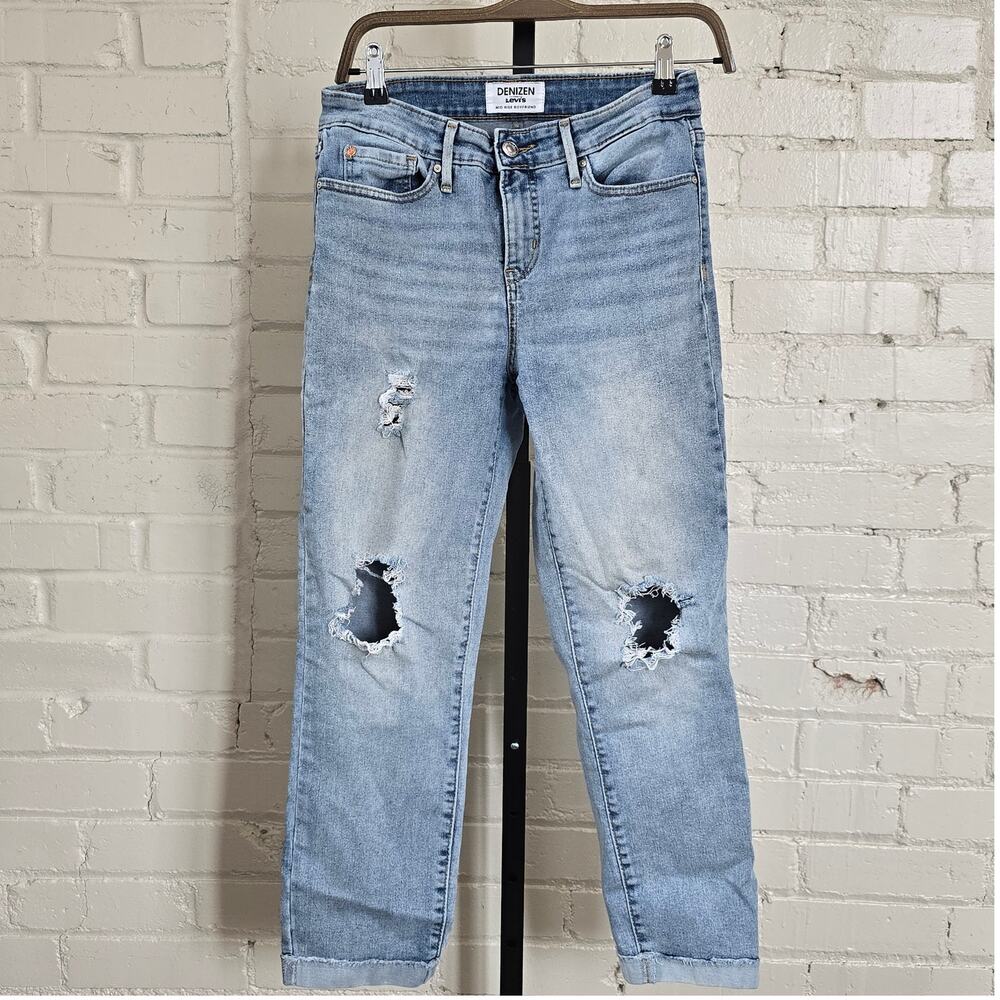 Denizen Levi’s Mid Rise Boyfriend Jeans┃ Distressed Light Wash┃ Size 6 W27